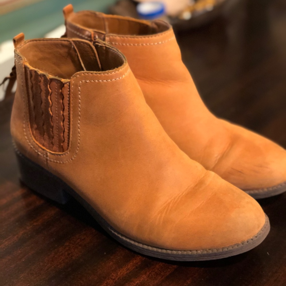 Sperry booties 6.5